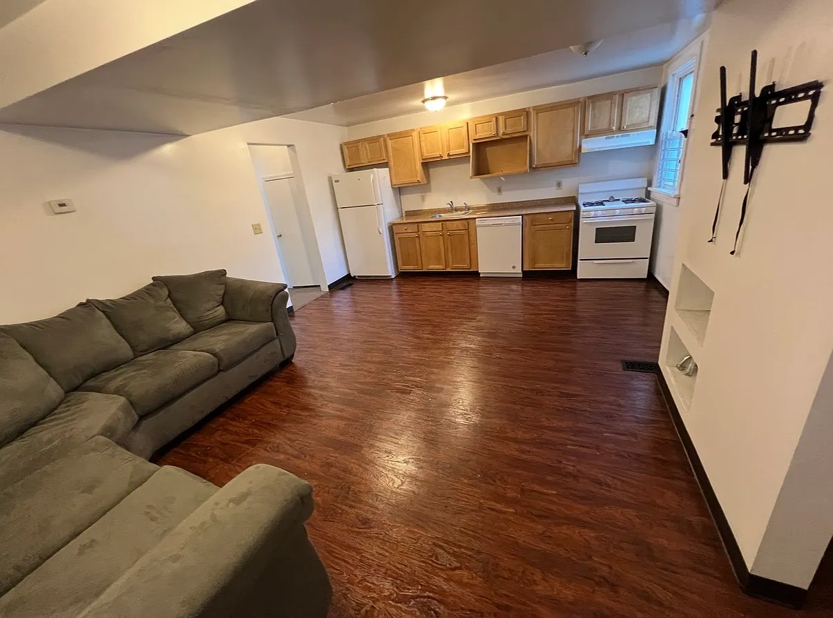 3 bed, $2,700 — Photo 3
