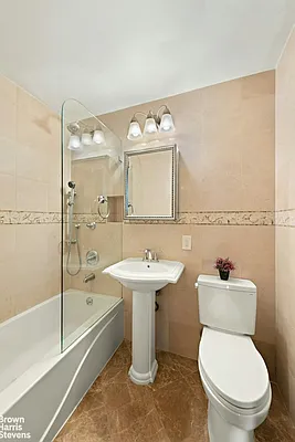 Bathroom, photo 1