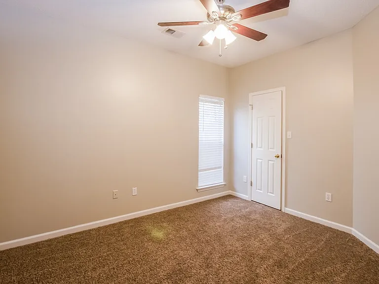 1146 Warwick Pl — Photo 11