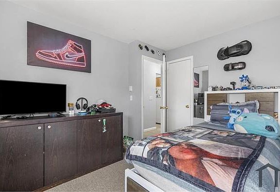 4th image of 4 Glenwood Ave