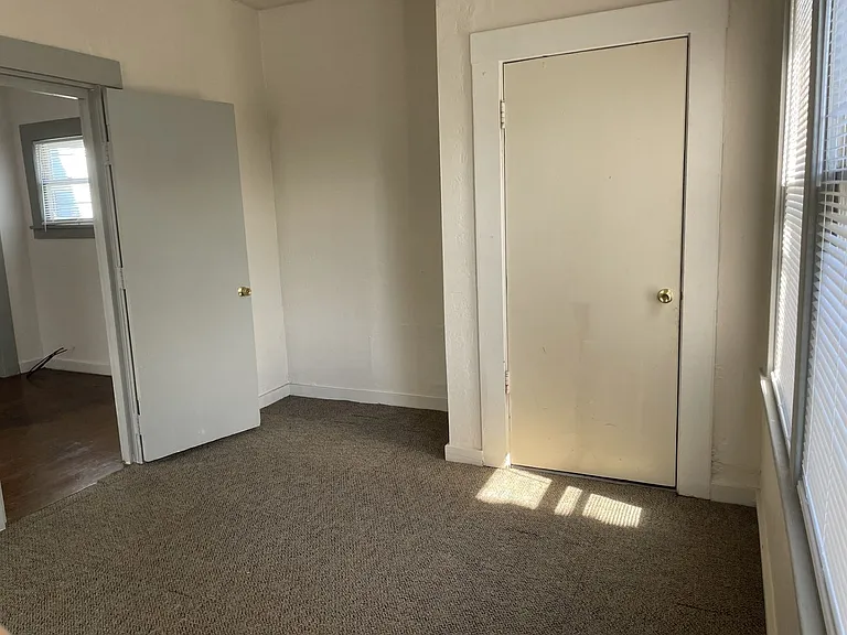 Walking Distance to Water Front- Multiple Applications Pending — Photo 8