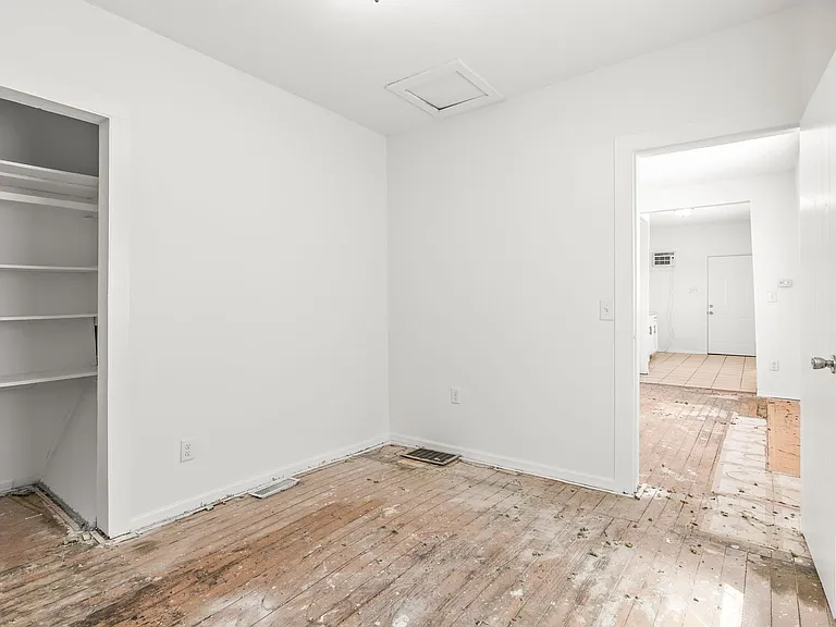 5422 S 23rd St — Photo 16
