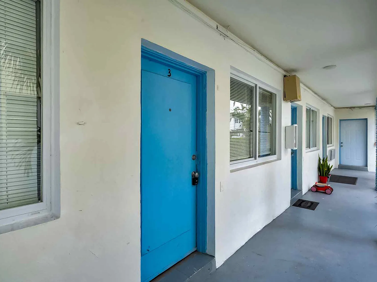 Studio, 695 sqft, $1,650 — Photo 3