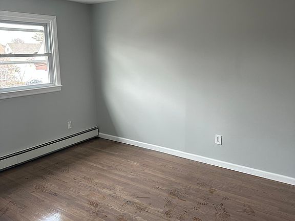 5th image of 4053 Maywood Dr Floor 2