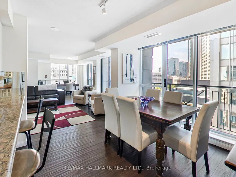 140 Simcoe St #Penthouse 09 — Photo 6