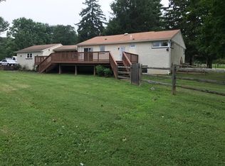 1420 Williamsburg Dr, West Chester, PA 19382