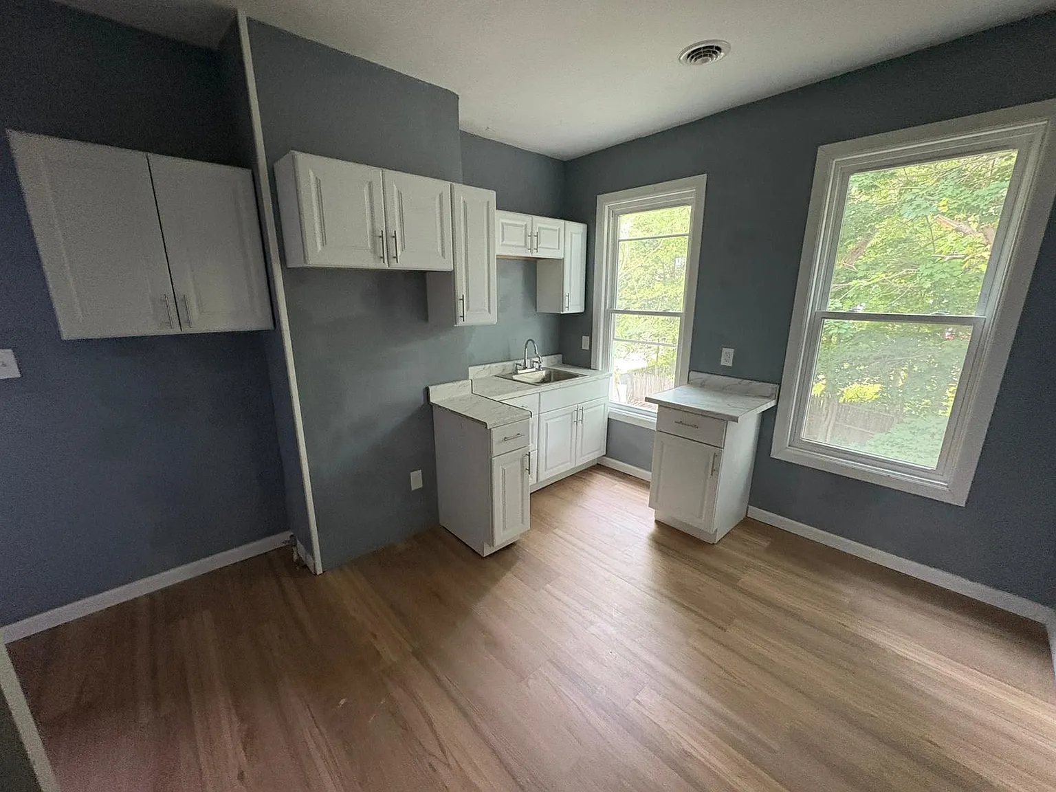 4 bed, 1200 sqft, $1,700 — Photo 1