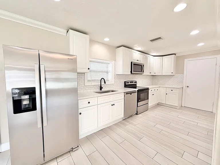 3499 Balboa Cir E — Photo 3