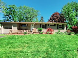 2 Gooseberry Ln, Liverpool, NY 13090