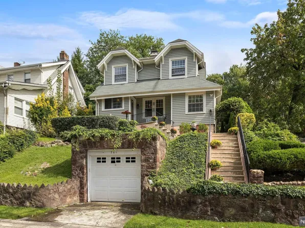 261 Glenwood Ave, Leonia, NJ 07605