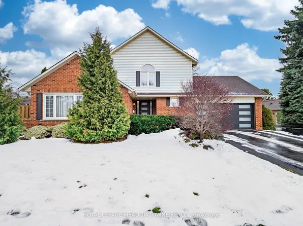 8 Wadsworth Cir, Brampton, ON L6Z 1W7
