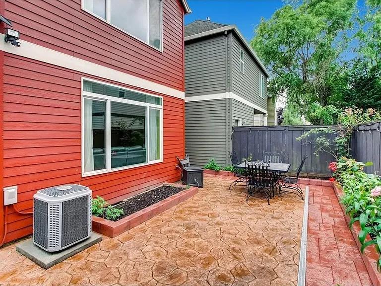 903 SE Elina Ave — Photo 26