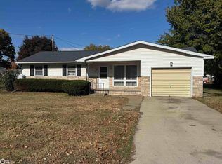534 Jefferson St, Wapello, IA 52653