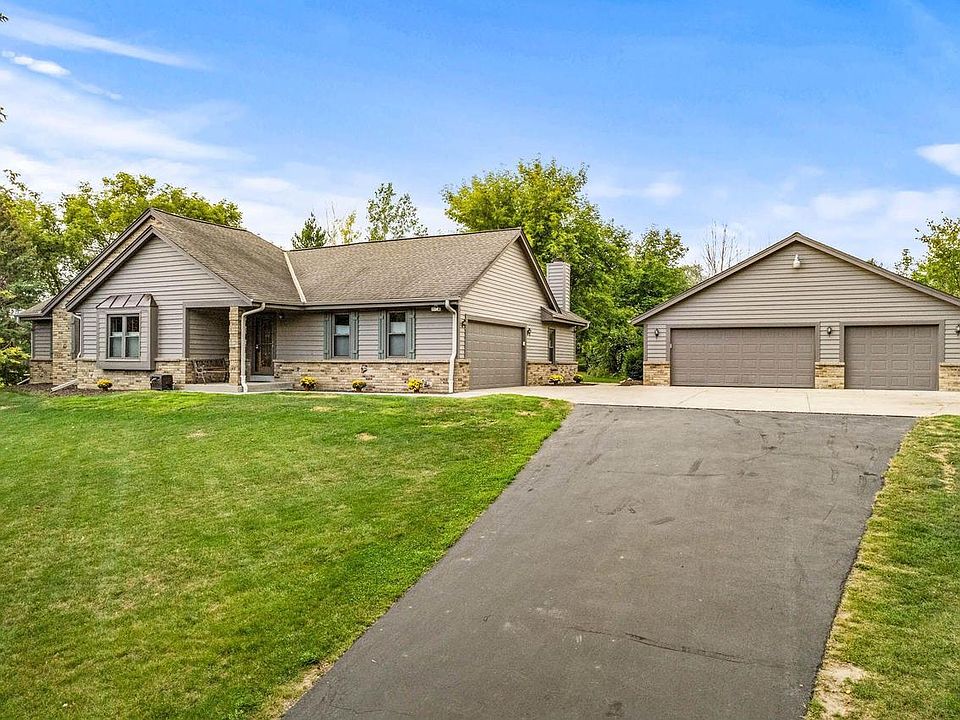 2923 Kettle Moraine ROAD, Hartford, WI 53027 Zillow
