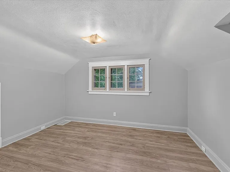7325 Sutherland Ave — Photo 30