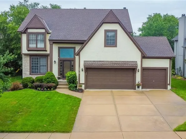 13918 Parkhill St, Overland Park, KS 66221