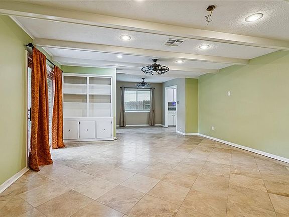 5th image of 3611 Rue Colette