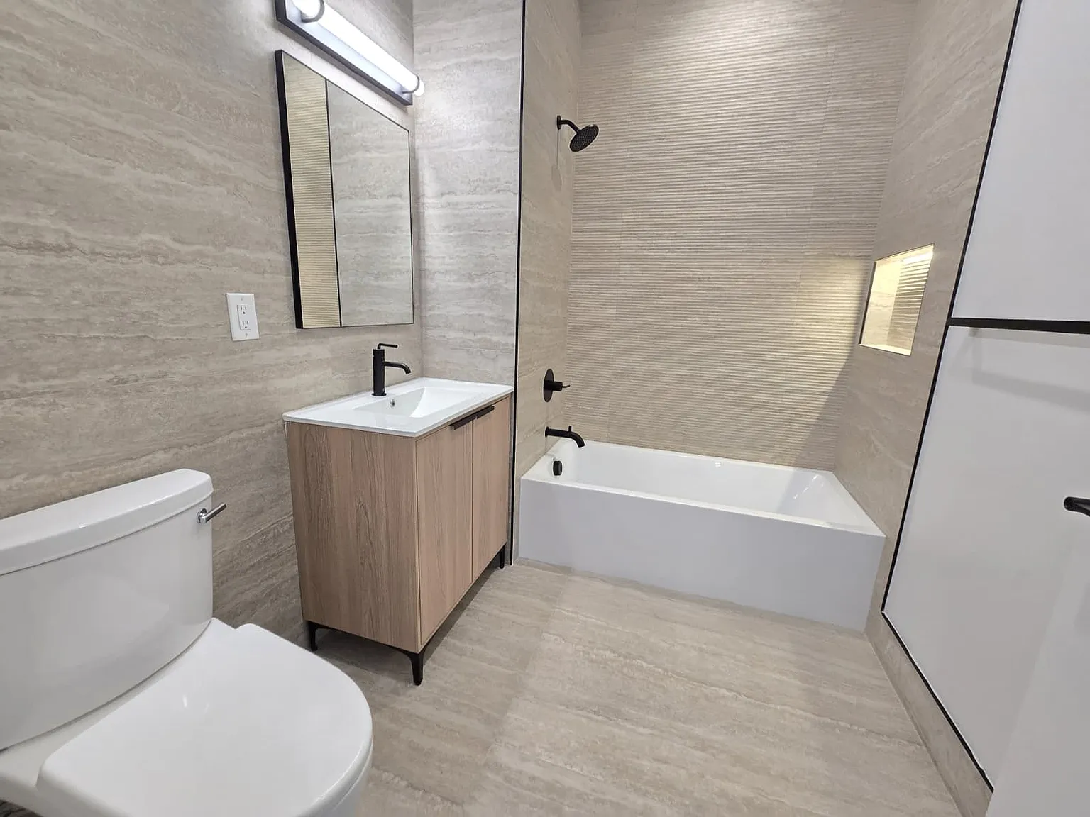 2 bed, 909 sqft, $2,850 — Photo 4