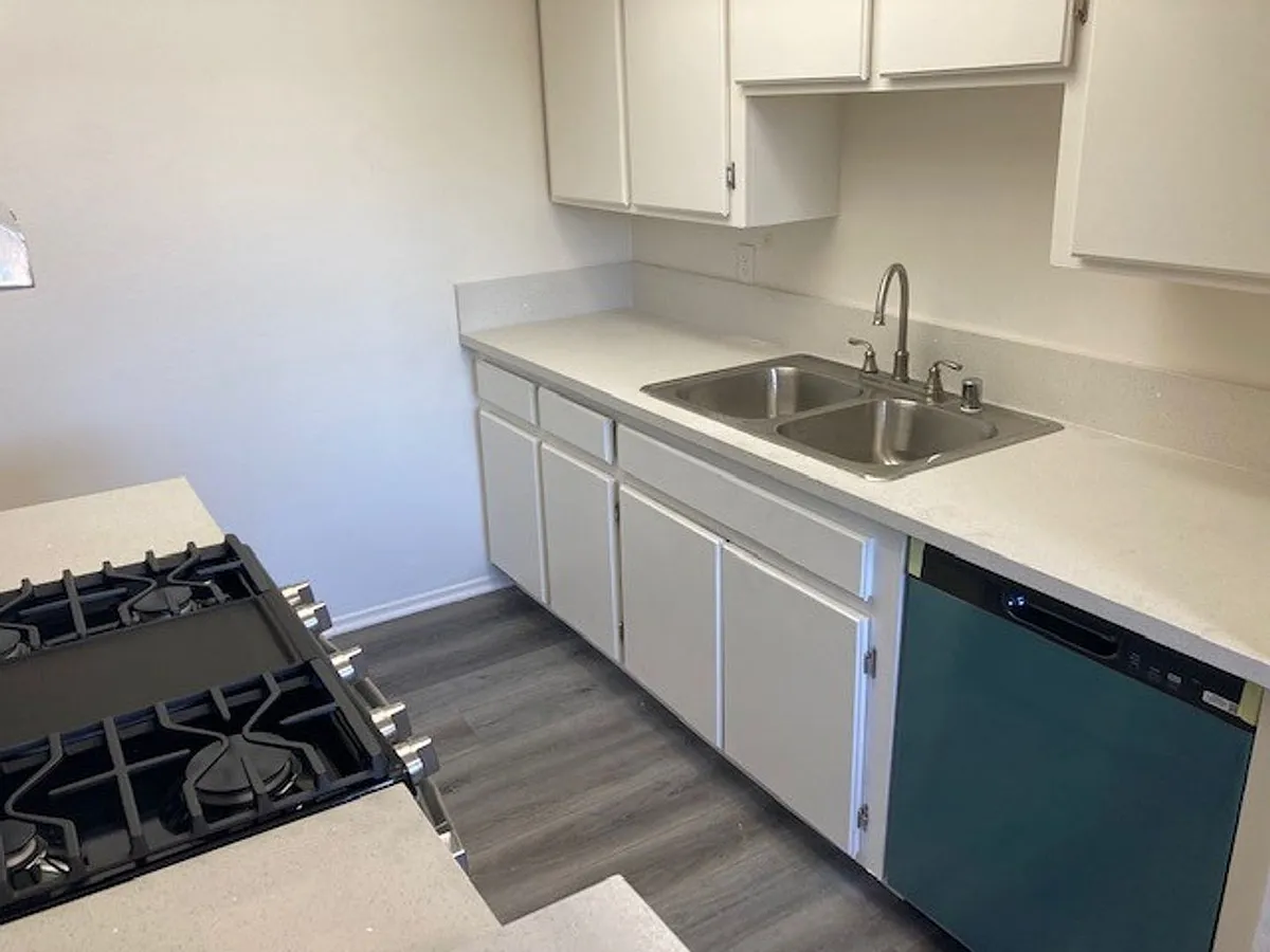 Building Photo - 1365