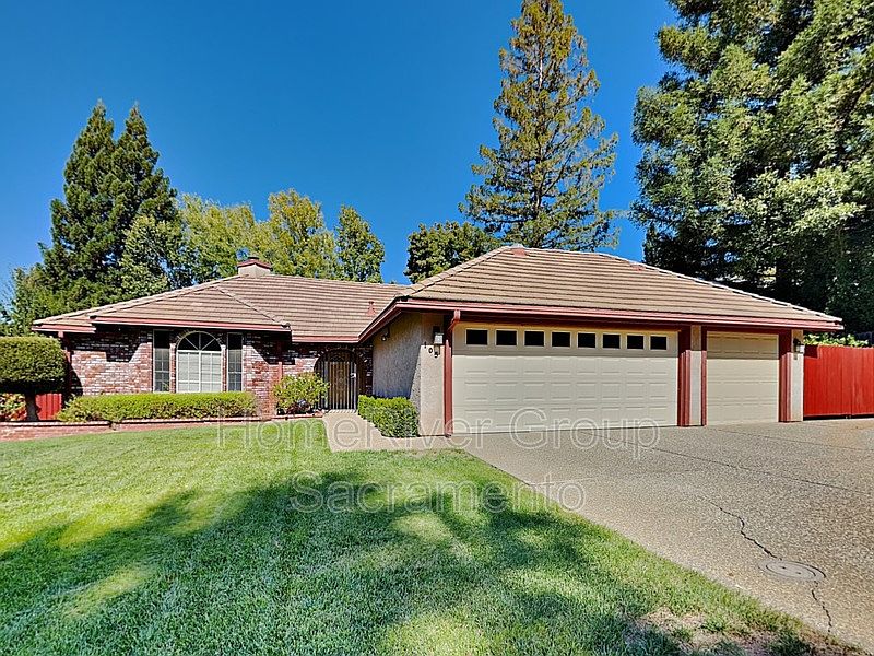 1st image of 105 Abrozo Ct