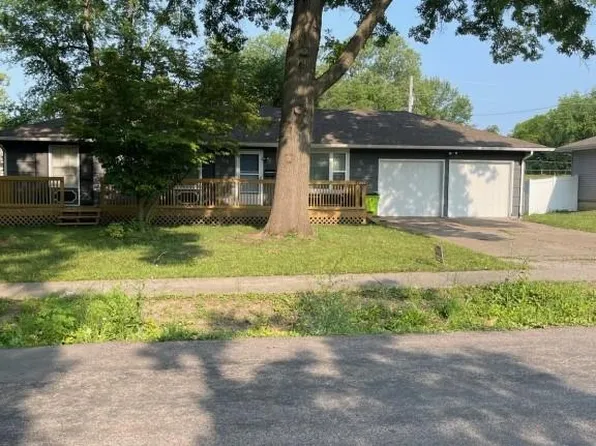 1202 S Highland Dr, Harrisonville, MO 64701