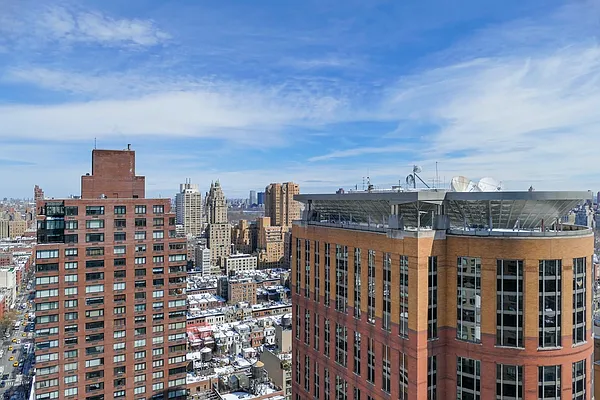 Rented by Greystar | media 33