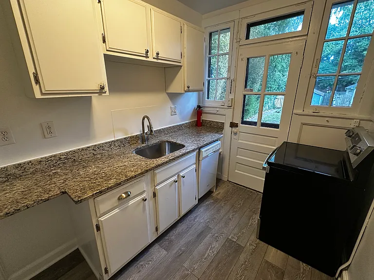 4414 Reservoir Rd NW — Photo 11