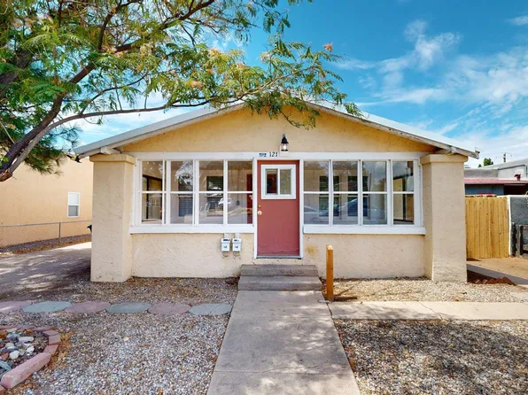 121 Princeton Dr SE, Albuquerque, NM 87106