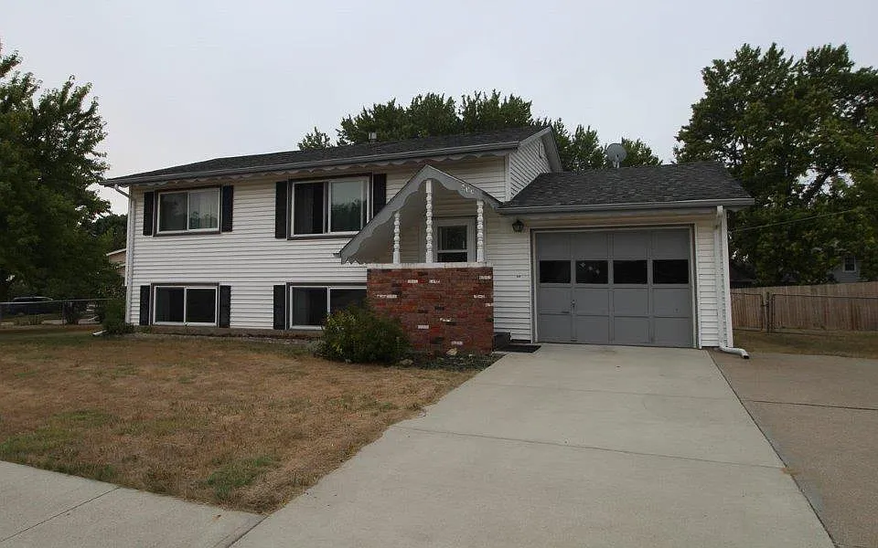 301 Aspen Dr
