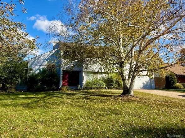 25550 Briarwyke Dr, Farmington Hills, MI 48336