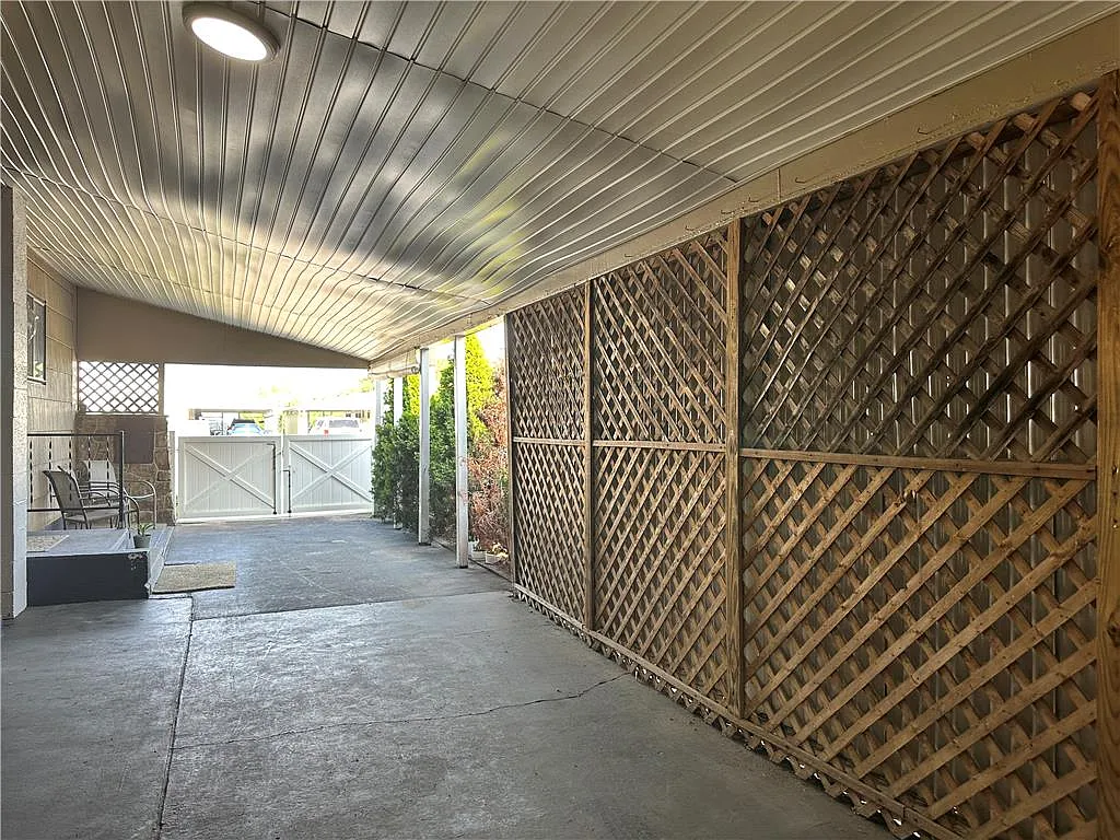 3 bed, 1260 sqft, $2,200 — Photo 4