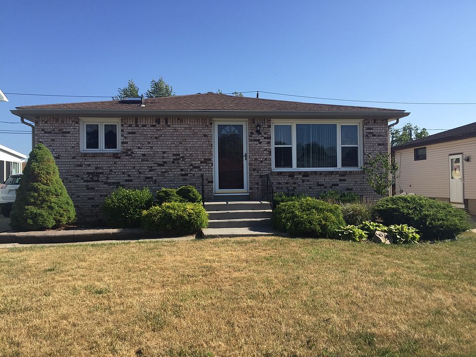 1st image of 63 Knollwood Dr
