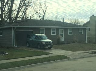 3369 Greenfield Rd, Bettendorf, IA 52722