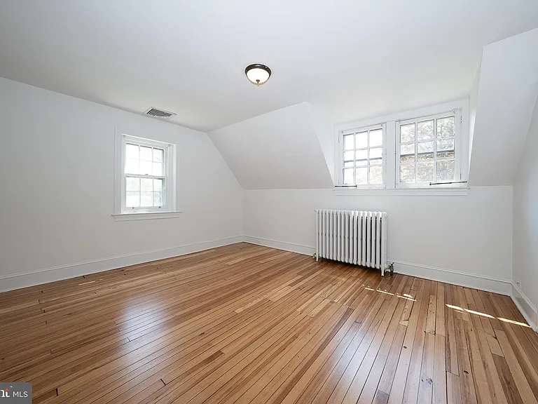 504 Harriton Rd — Photo 36