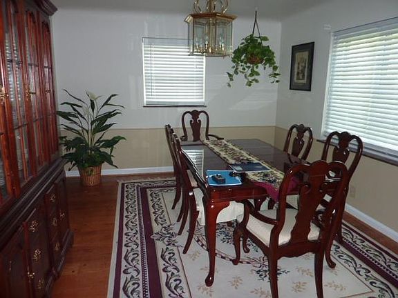 3rd image of 5911 Waymont Ln