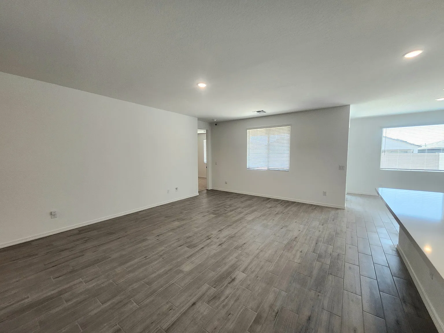 3 bed, 1579 sqft, $1,975 — Photo 4