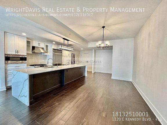 3rd image of 1120 E Kennedy Blvd Unit 411
