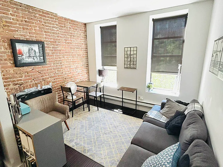 644 10th Ave #4N — Photo 2
