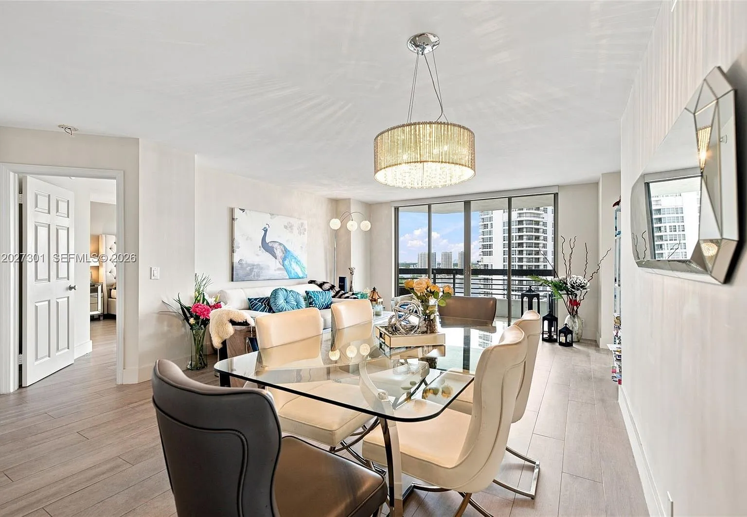Mystic Pointe Tower 400 — Photo 4