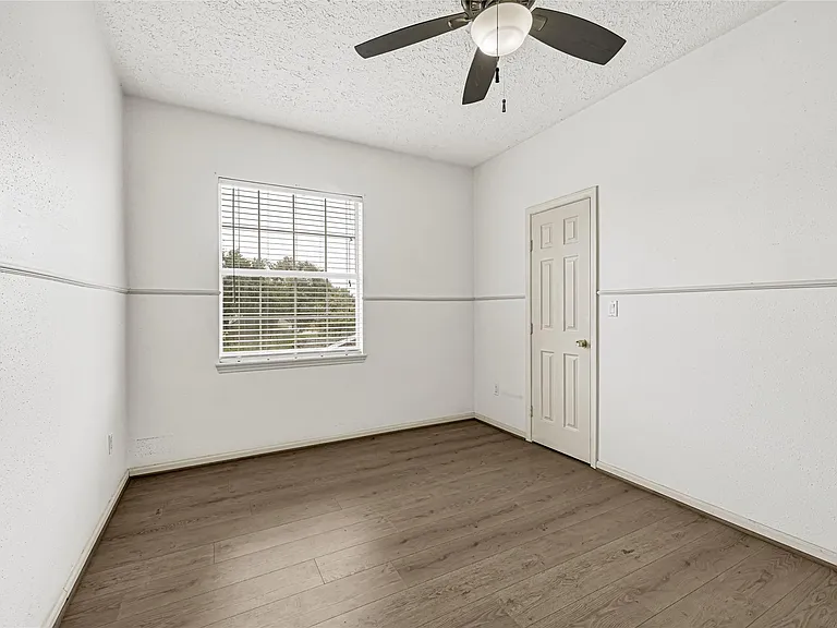 10535 Emnora Ln — Photo 14