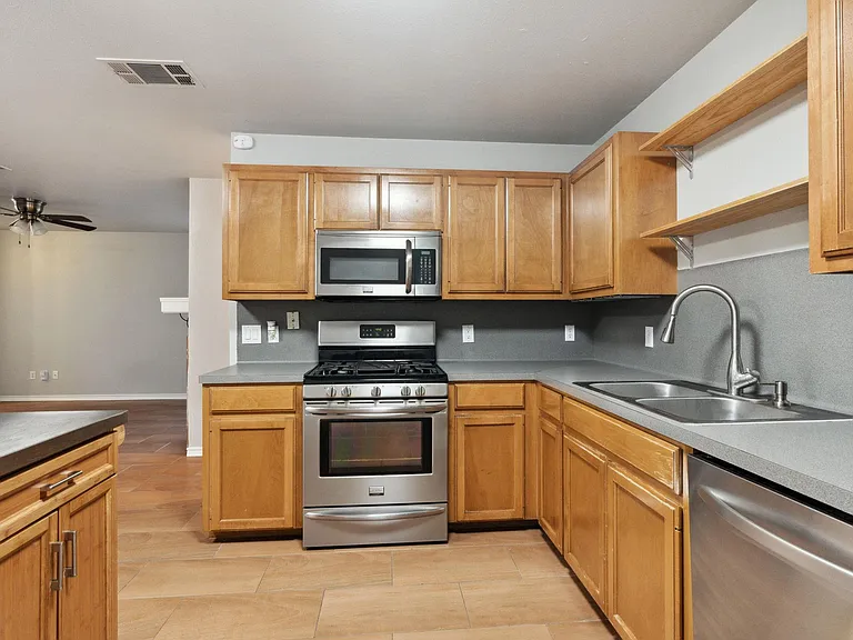 2907 Kestrel Dr — Photo 14