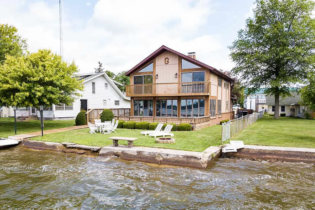 10301 N Grand Blvd photo 1