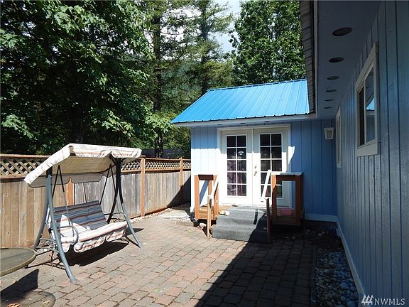 Brick paver patio area off Master.