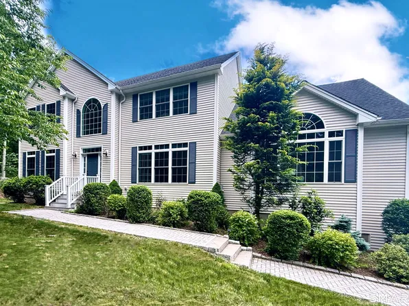 46 Hoseye Coach Road, Newtown, CT 06470