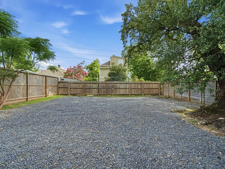 1210 Crockett St #B — Photo 17