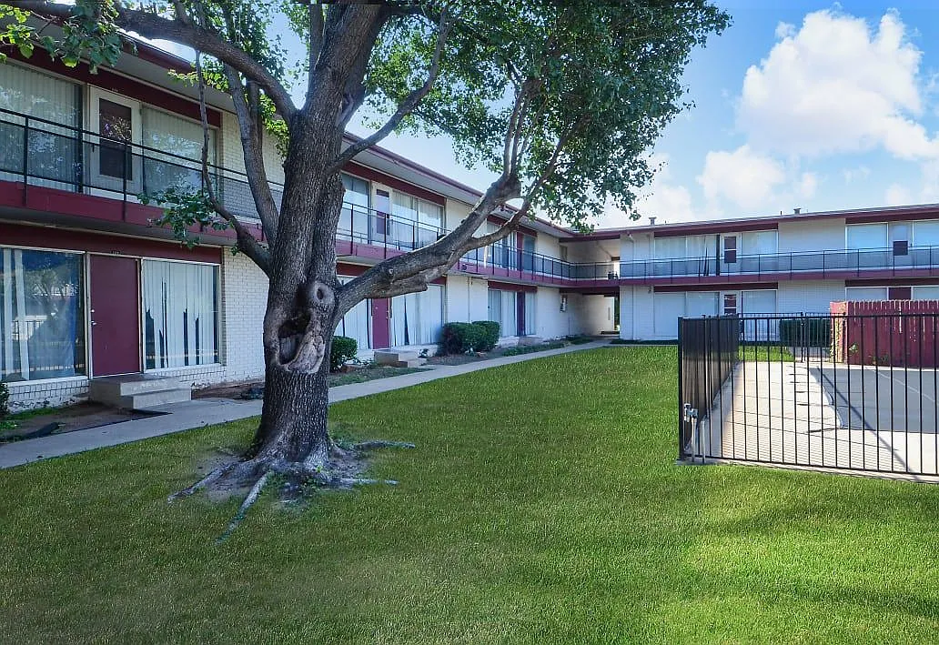 Crestpark Apartments — Photo 2
