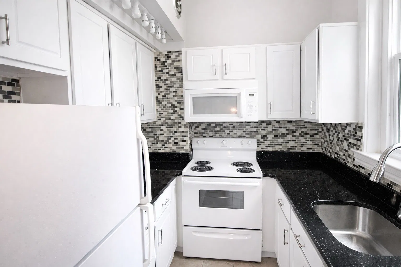 1 bed, $1,675 — Photo 2