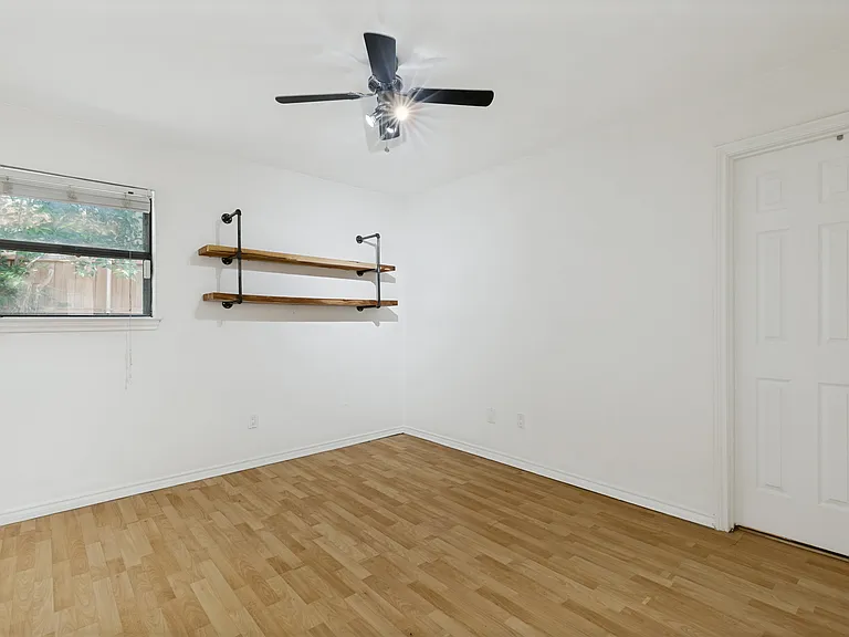 5045 Thunder Rd — Photo 9