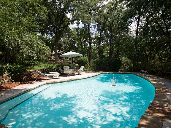 Serene setting provides a secluded outdoor oasis!