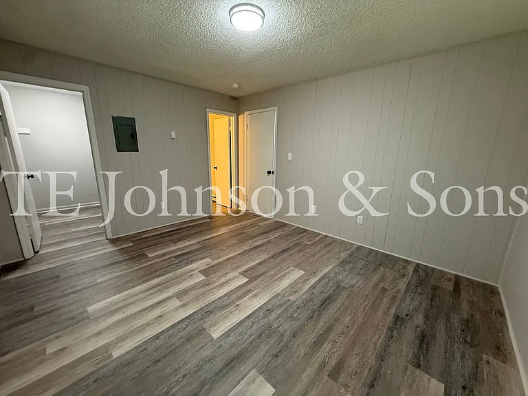 2550 Green Oaks Ct #B — Photo 15
